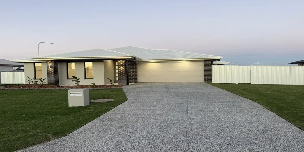 Wisper quiet location and Spacious Family Home with Expansive Outdoor Entertaining