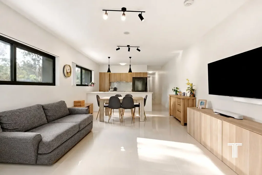 Greenslopes 2房 3间宽敞卧室，底层便利，绿意盎然的景观 3 Generous Rooms, Ground-Level Ease and a Leafy Outlook