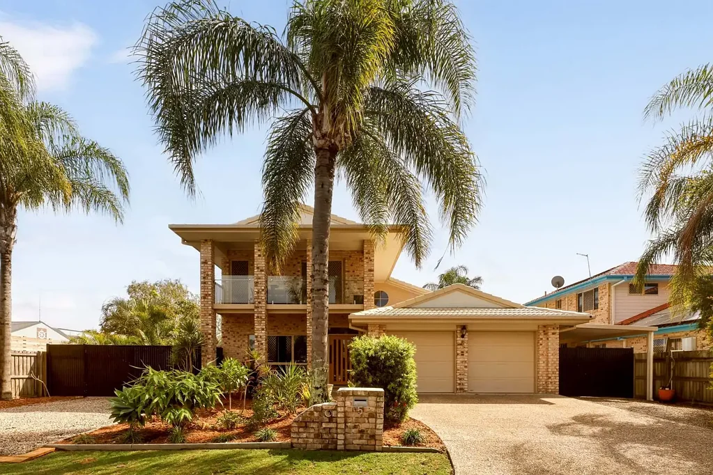 Newport 5房 宽敞的家庭娱乐住宅，可容纳所有休闲设备！ EXPANSIVE FAMILY ENTERTAINER WITH ROOM FOR ALL THE TOYS!