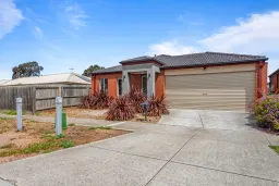 5 Fieldstone Way, Brookfield