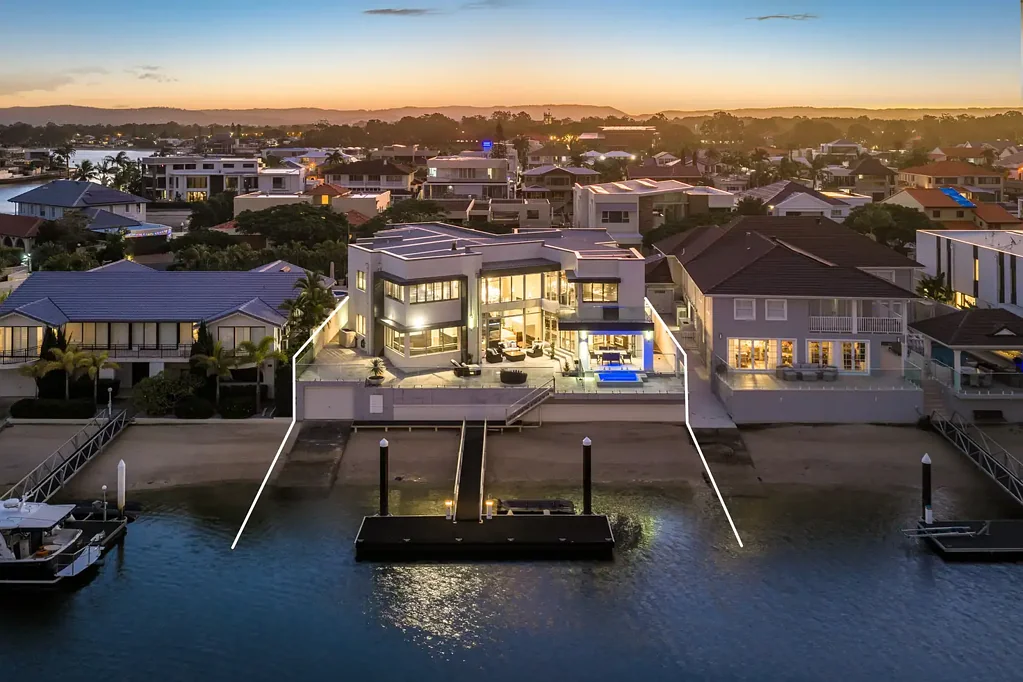 Surfers Paradise 6房  East to Wide Water – Premier Position Luxury Home
