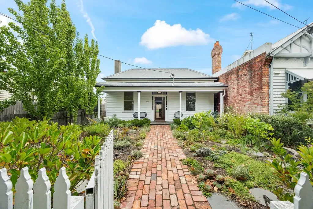 Ballarat Central 4房  Stunningly Renovated Home in Prestigious Tree-Lined Street