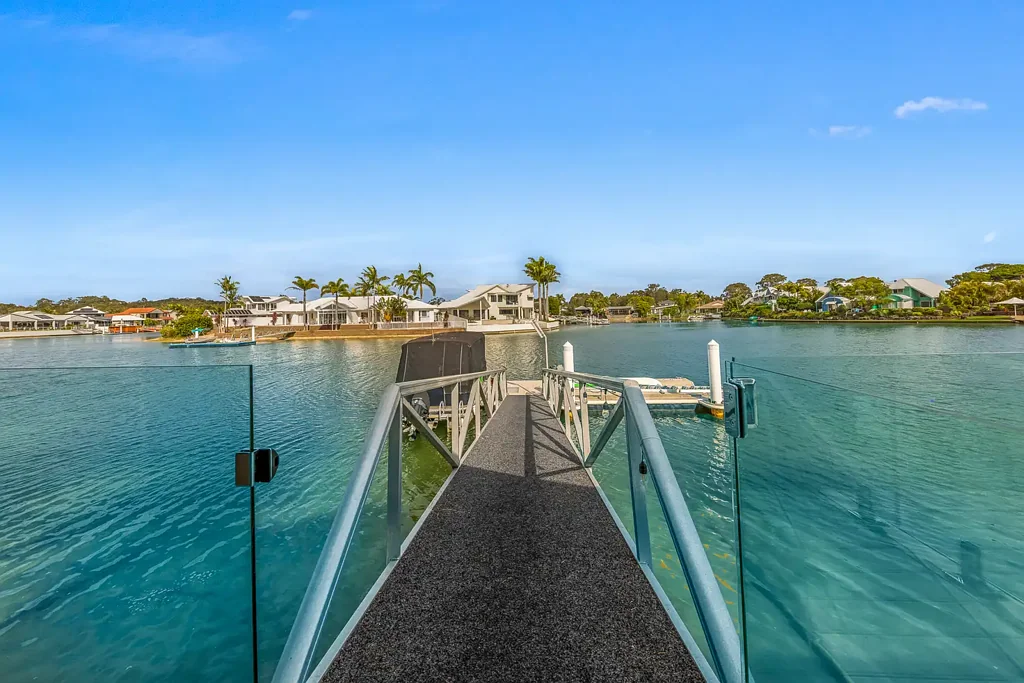Maroochydore 3Zimmer Luxury Waterfront Living With Private Jetty and Resort Ambience