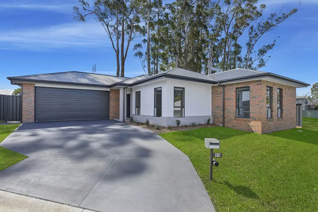 Brand New Modern Family Comfort in a Peaceful Cul-de-Sac