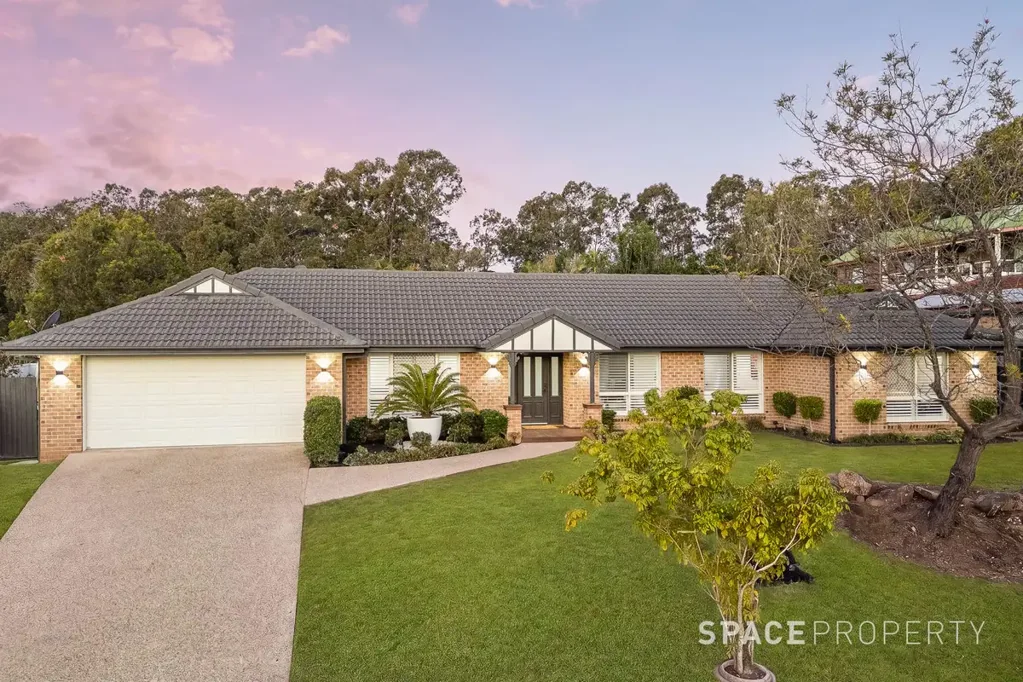 Albany Creek 4房 Albany Forest Estate 备受追捧的精美翻新家庭住宅 Beautifully Renovated Family Home in the Tightly Held Albany Forest Estate