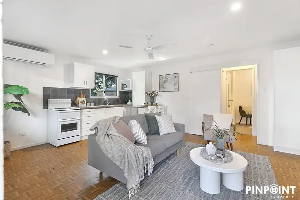 Furnished Cottage-Style Duplex with Huge Yard – Short-Term Lease Opportunity