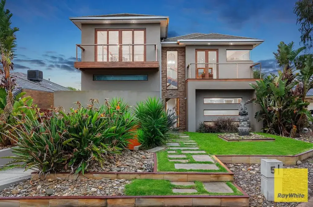 Point Cook 3Moenga Live the Grandeur. Breathe the Elegance. Only in Sanctuary Lakes.