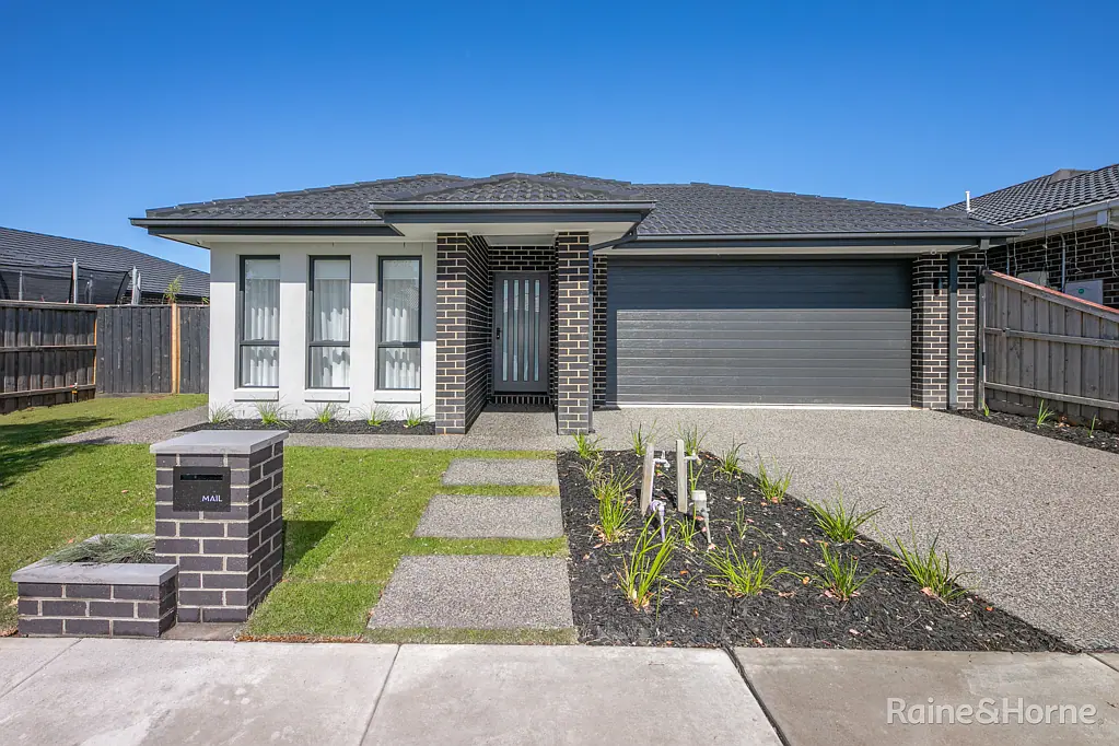 14 Explorer Crescent, Diggers Rest, VIC 3427