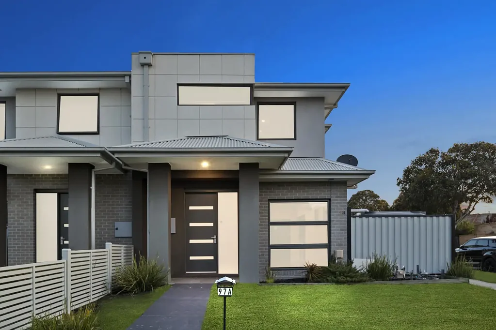 Altona North 3房 角落地块。完美呈现。Altona North 核心地段。 Corner Allotment. Immaculate Presentation. Prime Altona North.
