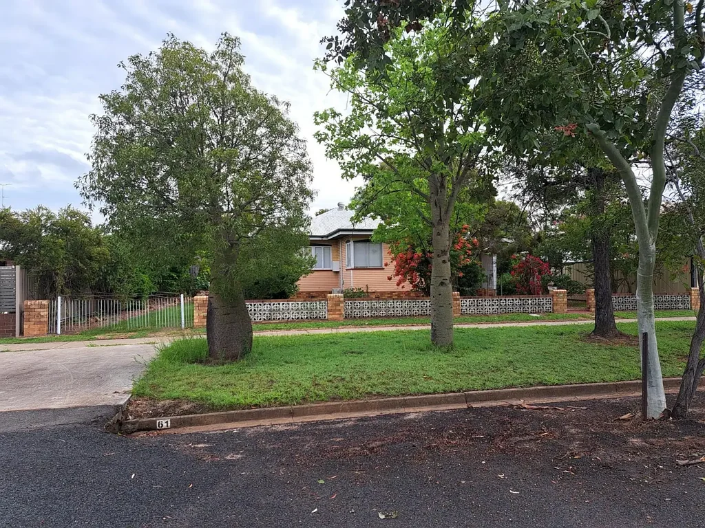 Neat & Tidy 3 Bedroom Home with studio!