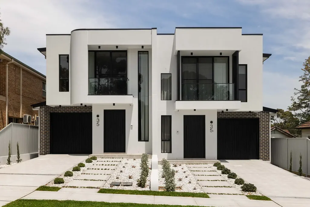 South Wentworthville 5Kwarto Exceptional Brand New Family Home in a Prime Location