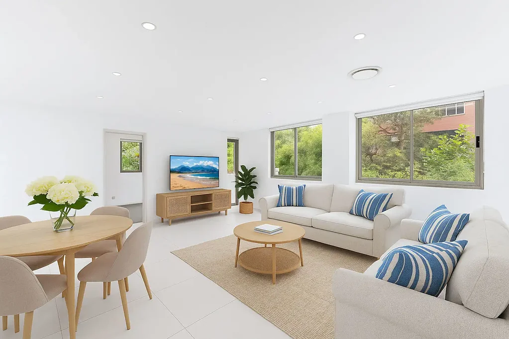 PRIME POSITION ONLY STEPS TO DEE WHY BEACH!