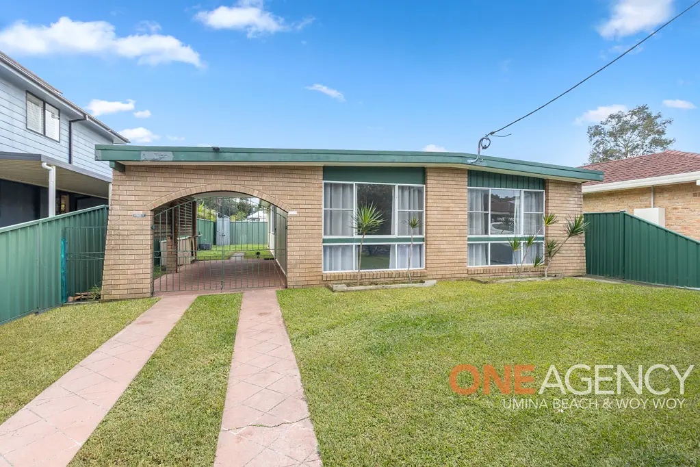Single level home in quiet street !