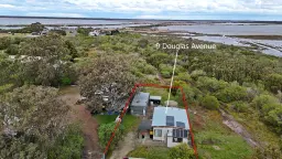 9 Douglas Avenue, Hollands Landing