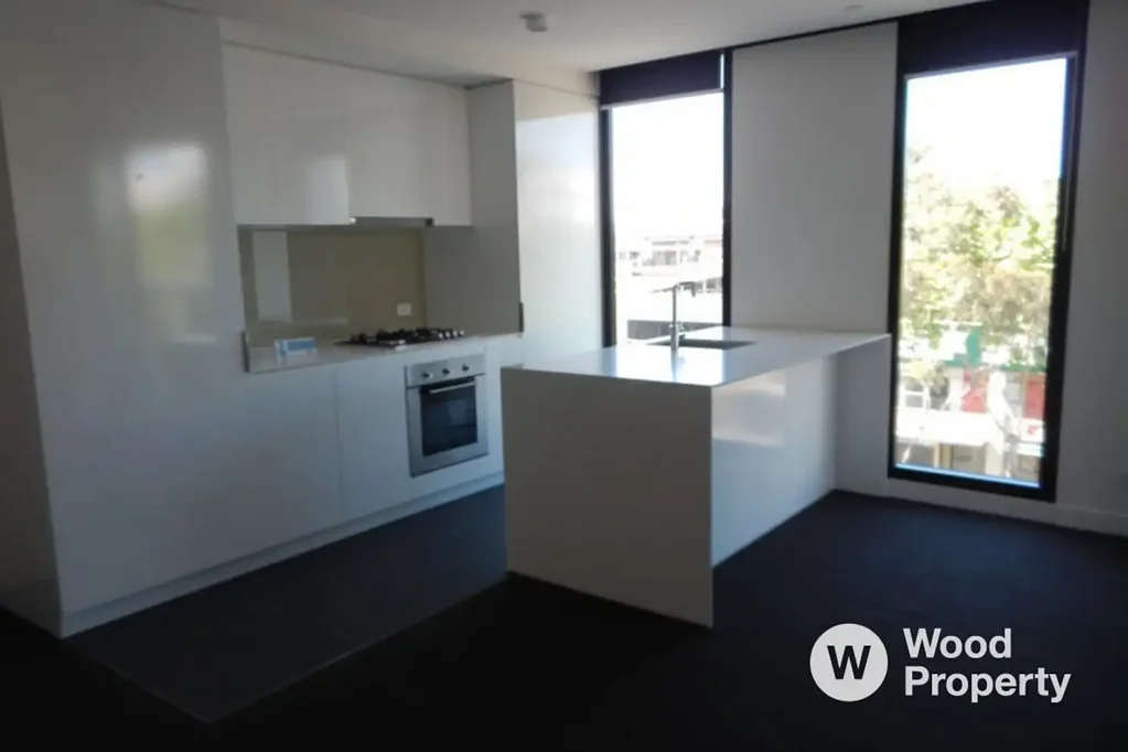 Spacious 2 Bedroom Apartment in West Melbourne