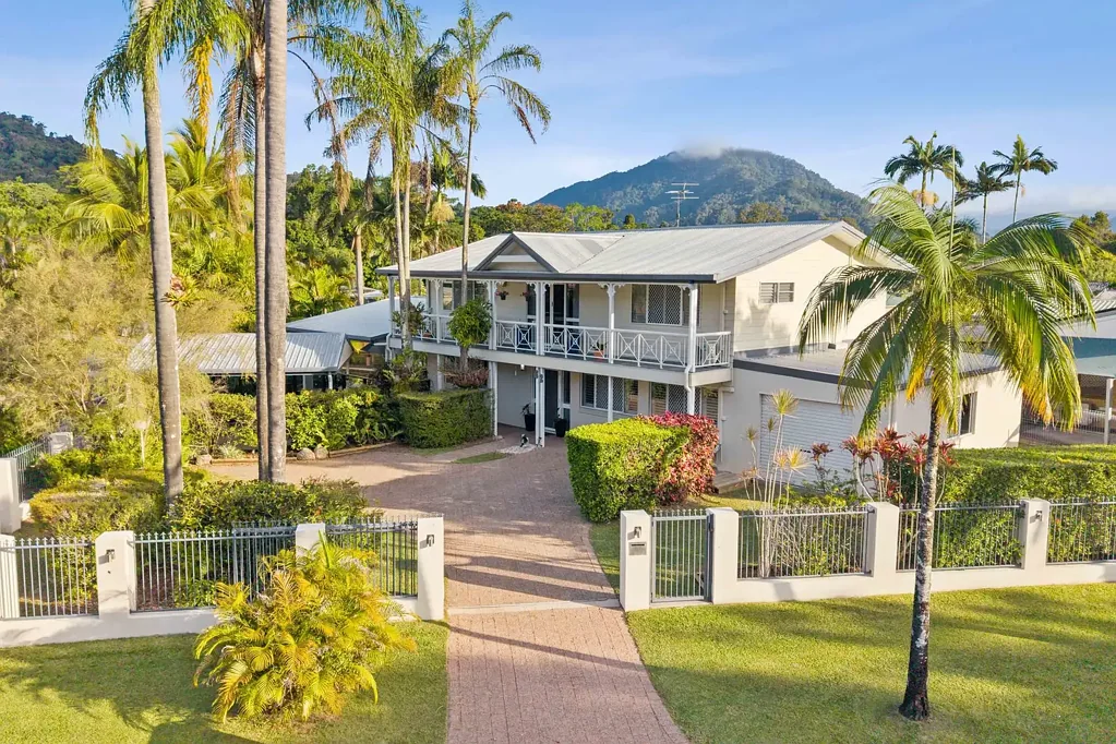Brinsmead 4ਬੈੱਡਰੂਮ Impressive Two-Storey Family Home on Corner Block with Pool & Entertainer's Dream Deck
