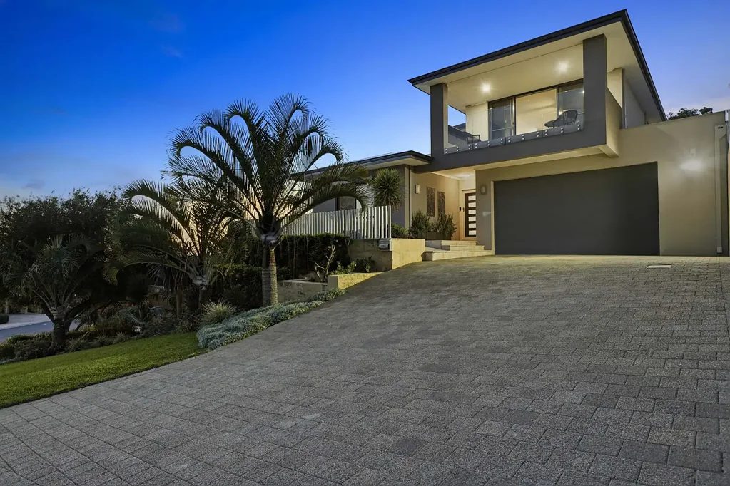 Ocean Reef 5房  Resort-Style Living with Uninterrupted Ocean Views