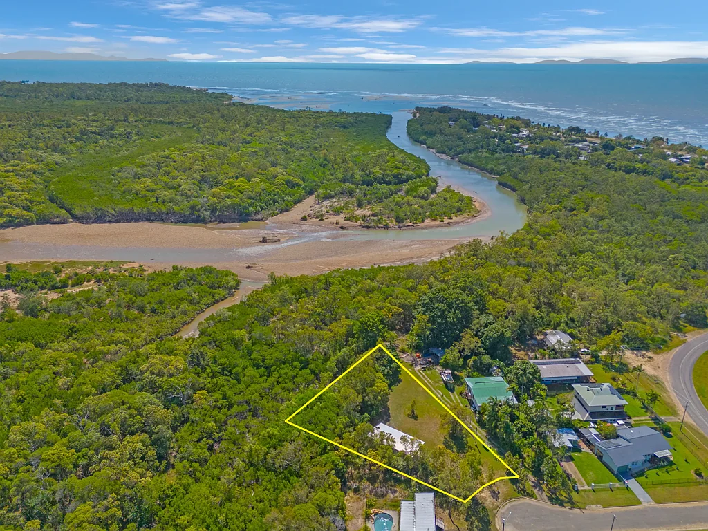 Balgal Beach Coastal life on1488m2