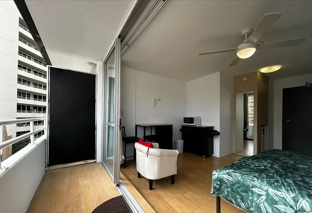 Studio Apartment In Surfers Paradise