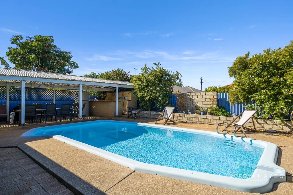 Willetton 4ห้องนอน POOLSIDE FAMILY ENTERTAINER IN THE HEART OF WILLETTON!