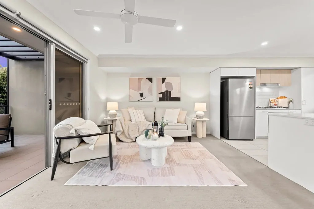 Coopers Plains 4ห้องนอน SUBMIT OFFER - PROPERTY MUST BE SOLD | Rare Four-Bedroom Townhouse with Three Full Bathrooms