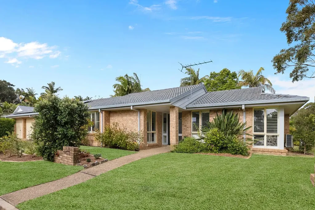Mona Vale 4 Bedroom RARE LEVEL-LIVING, BEACH VIBES, POOL & MORE!
