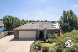 8 Winneke Way, Pakenham