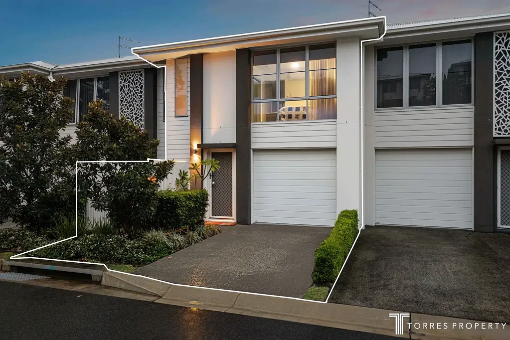 Springfield Lakes 3部屋 Effortless Modern Living in a Desirable Lakeside Position.