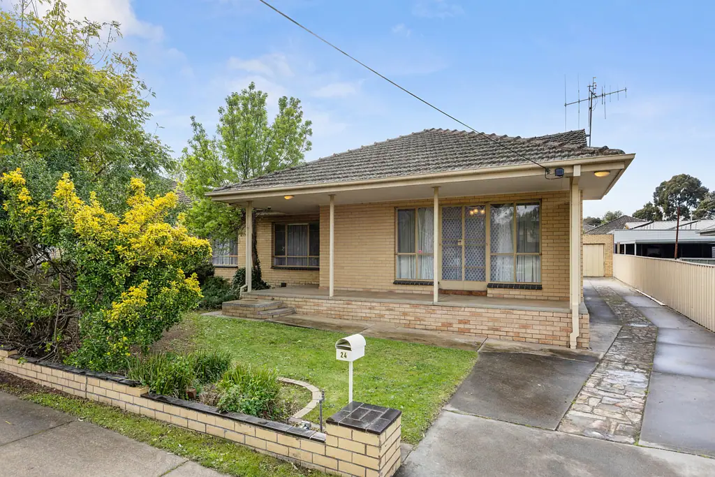 24 Moran Street, Long Gully, VIC 3550