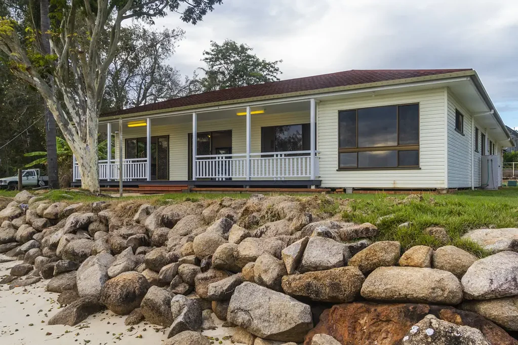 Spacious Family Home Right On The Waterfront!
