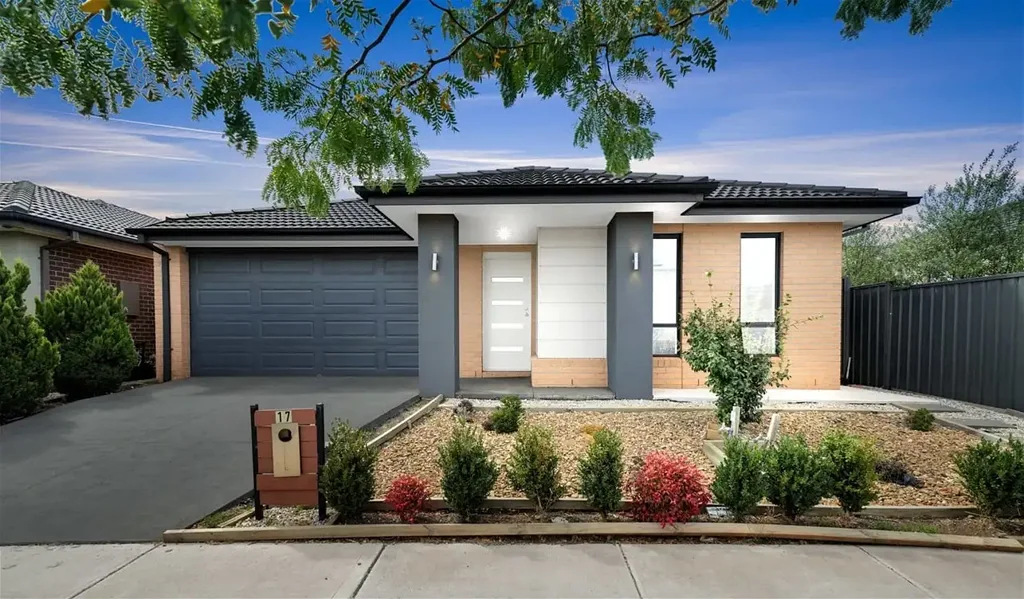 Strathtulloh 4 Bedroom Charming Family Home for Sale in the Sought-After Neighborhood of Strathtulloh!