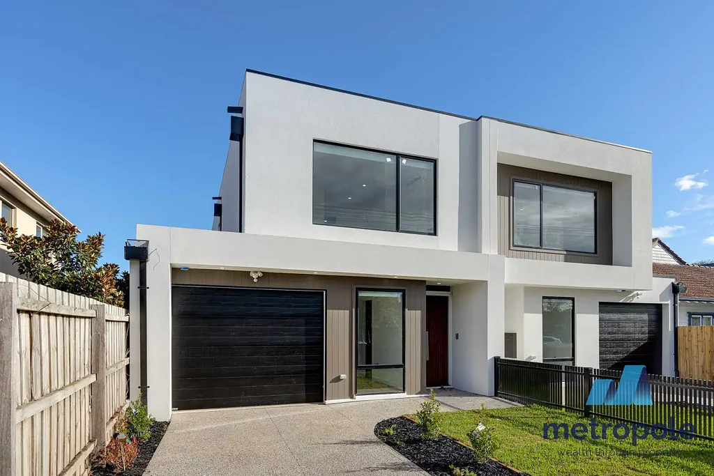 BRAND NEW LUXURY HOME A SHORT WALK TO MCKINNON PRIMARY AND SECONDARY SCHOOLS