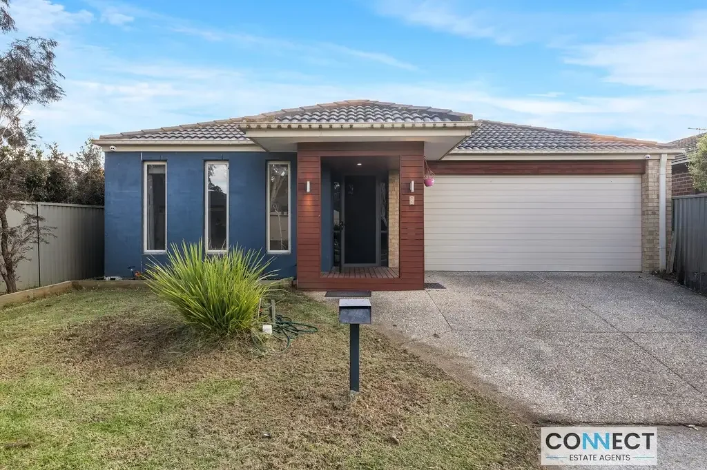 Spacious 4-Bedroom Family Home in Prime Hunt Club Location!