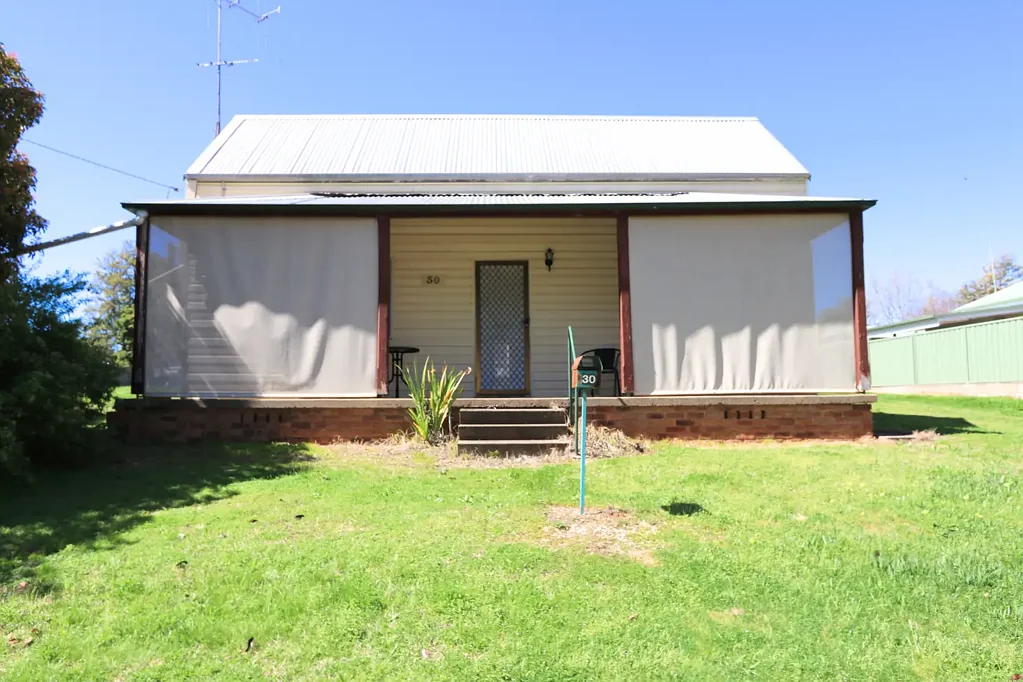 30 WEST STREET, Grenfell, NSW 2810