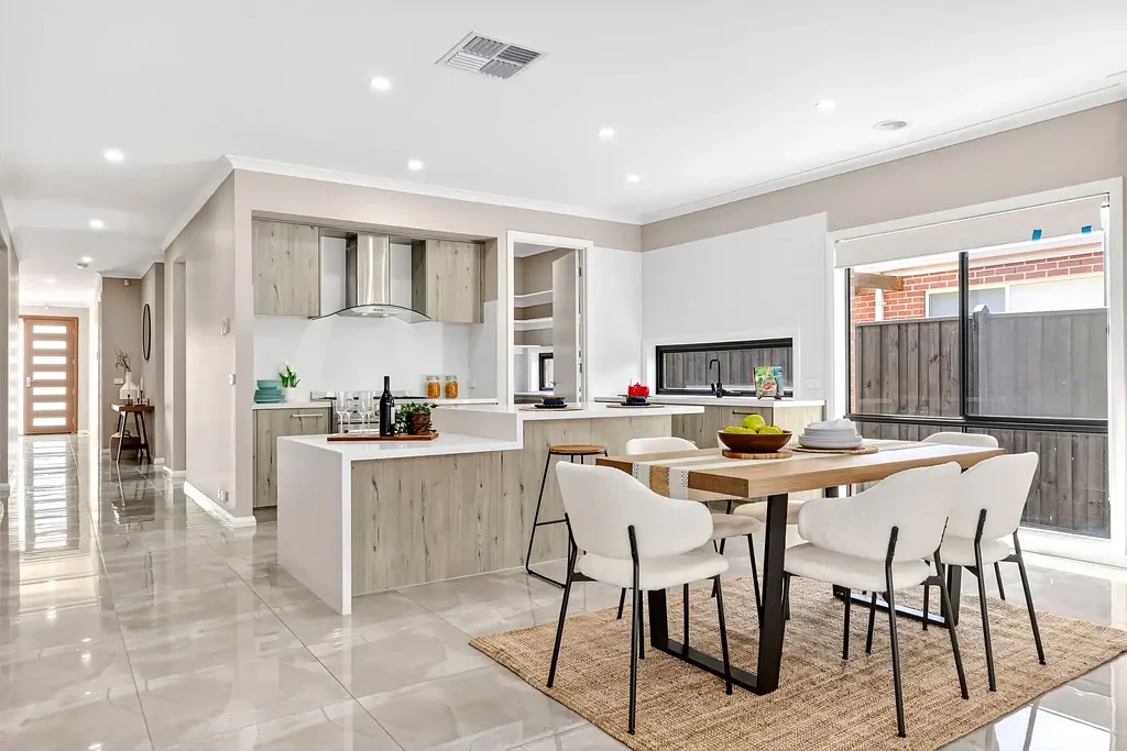 Clyde North 4房  Impeccably Renovated Family Residence Offering Space, Elegance & Lifestyle