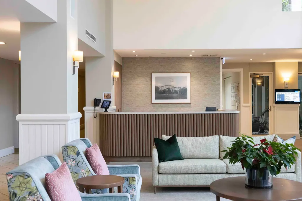 Kew 2房 底楼花园景观 开放式起居厨房 全新更新地毯粉刷 温水泳池健身 多样社区活动 巴士直达CBD Garden Outlook Apartment