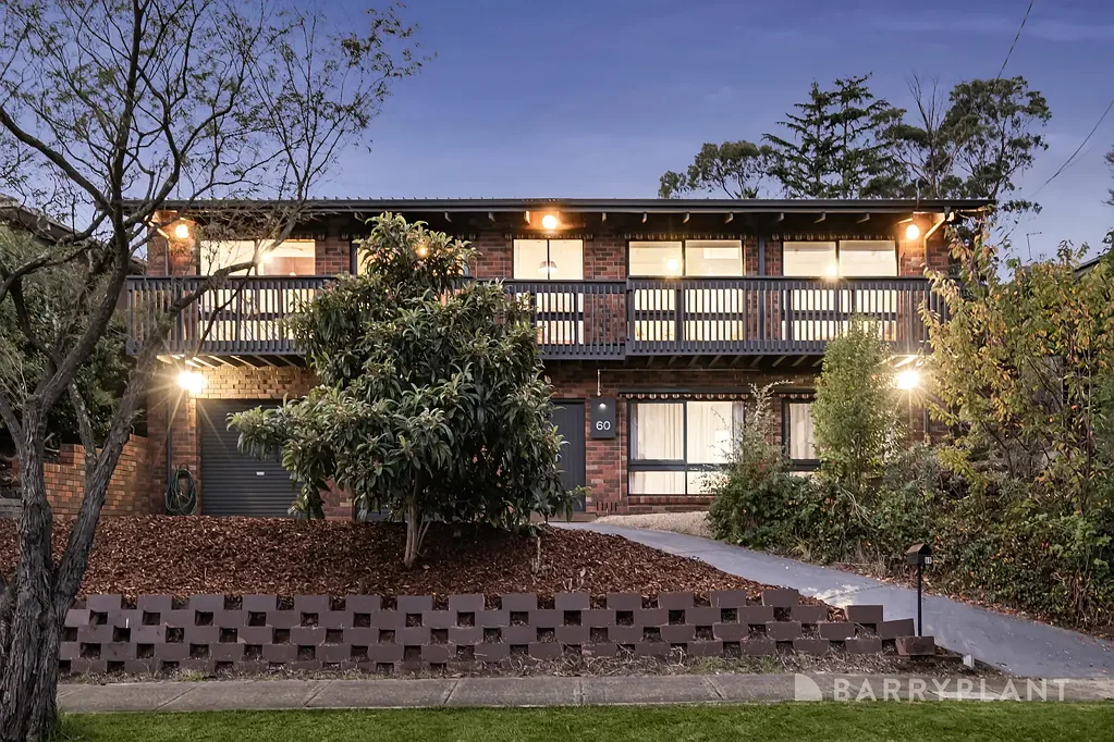 Chirnside Park 4房 宽敞912㎡地块 代际居住潜力 Bosch电器 高耸圆顶天花板 全宽阳台壮丽视野 管道供暖近购物中心 Versatile family dimensions.