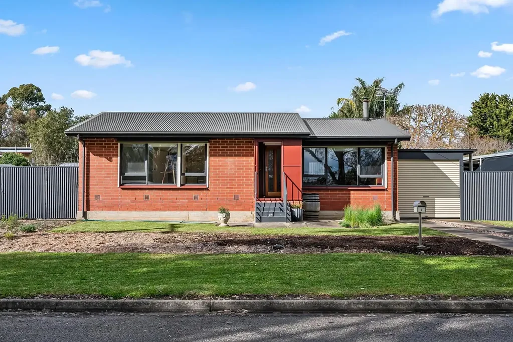 Mount Barker 4Kwarto Rustic hills charm with a self-contained studio on 835sqm of country gardens!