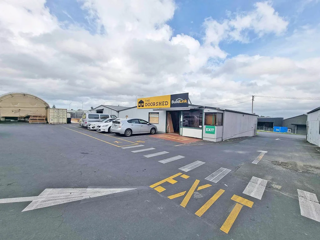 Mount Wellington WAREHOUSE WITH YARD FOR LEASE