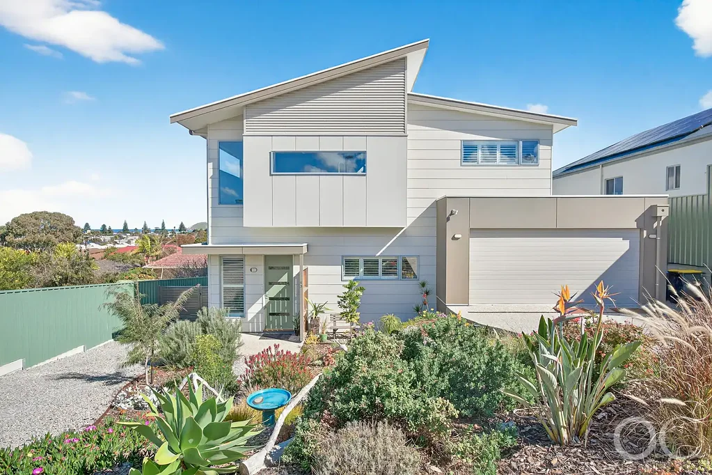 Victor Harbor 4 Bedroom Open the Door to Architecturally-Designed Luxury. Close the Door on Compromise.