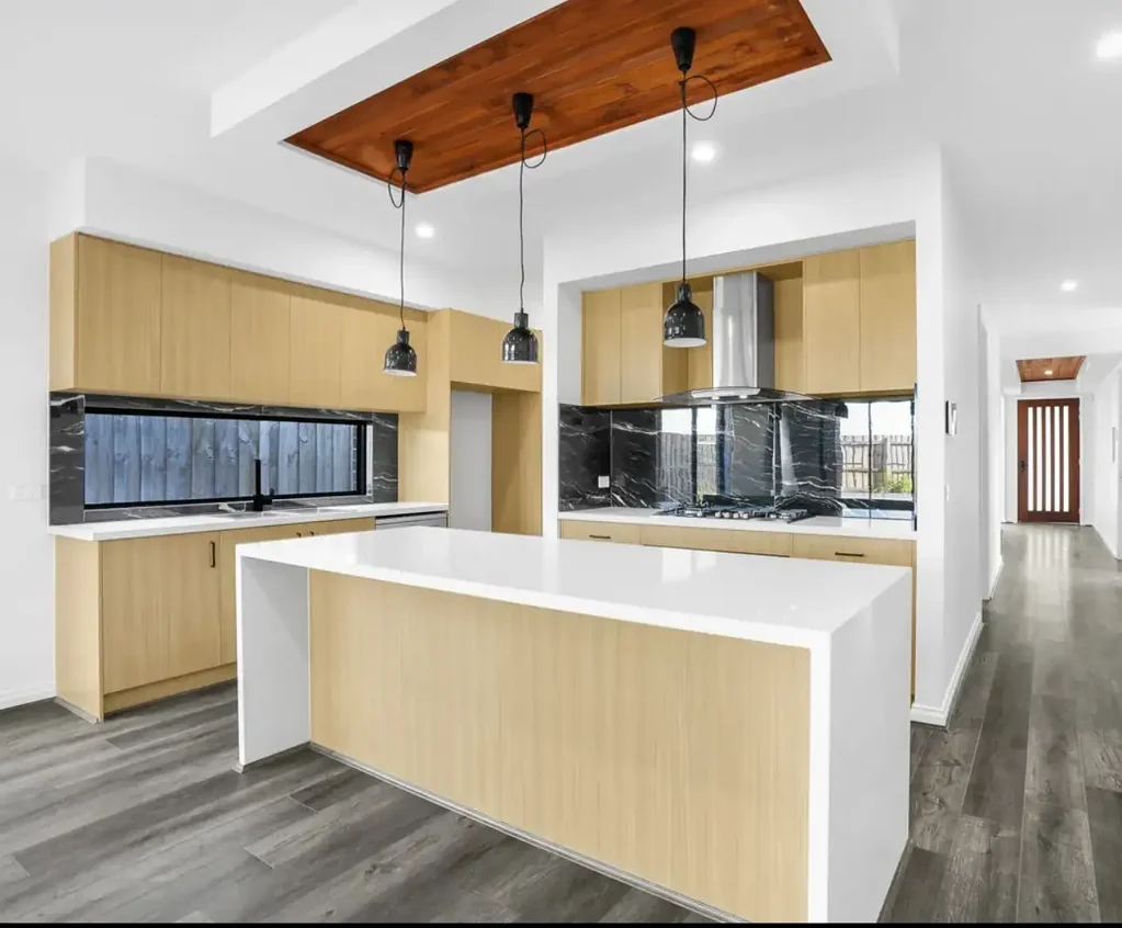 *Specious 5 - Bedroom Family Home for Rent in Wallan*