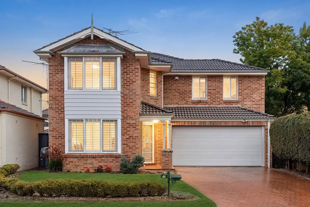 Kellyville 5 Slaapkamer Desirable Family Living with Ground-Floor Flexibility