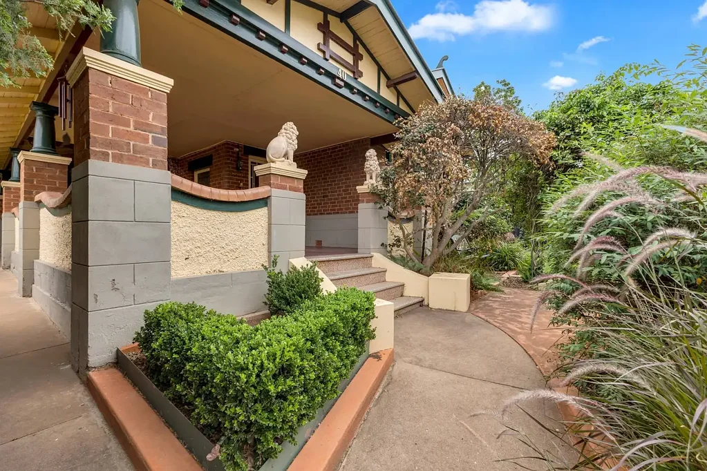 Parkes 3房  Charming Federation Home in a Prime, Walk-to-Everything Location