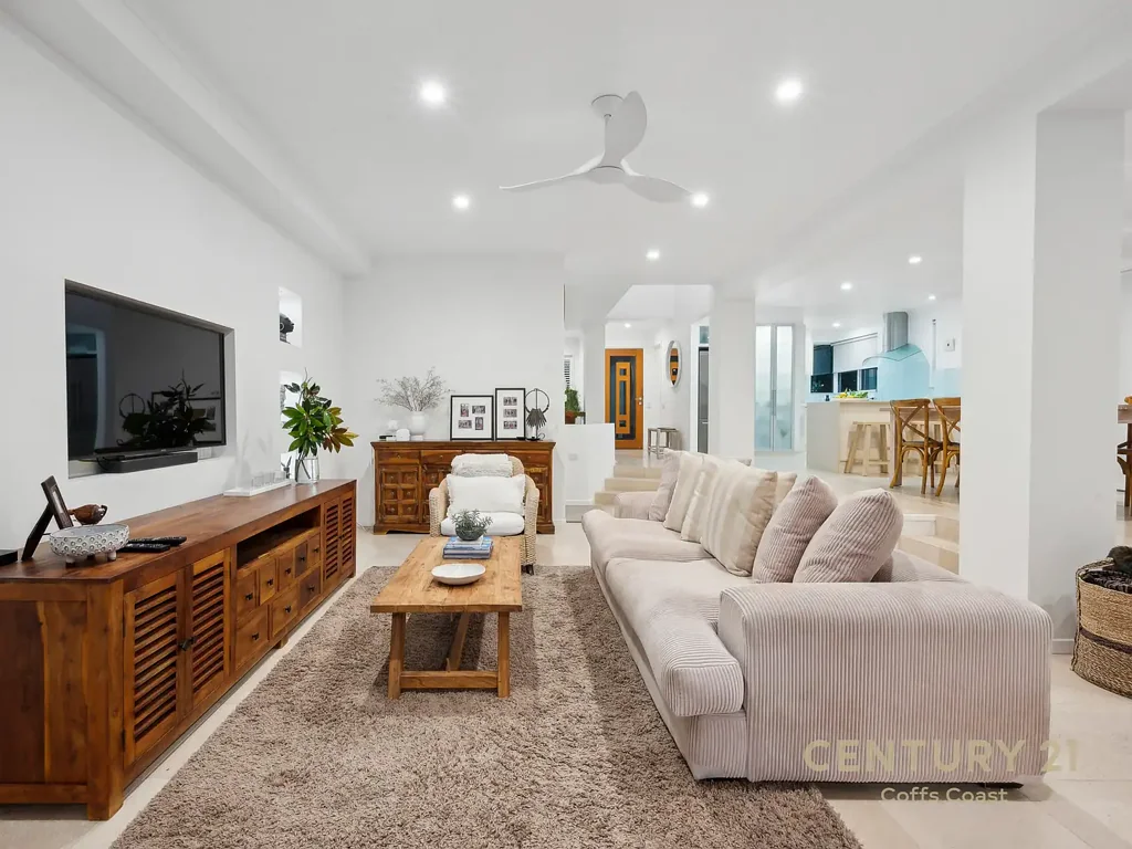 Coffs Harbour 3房  Beautifully Renovated & Architecturally Designed Diggers Beach Retreat