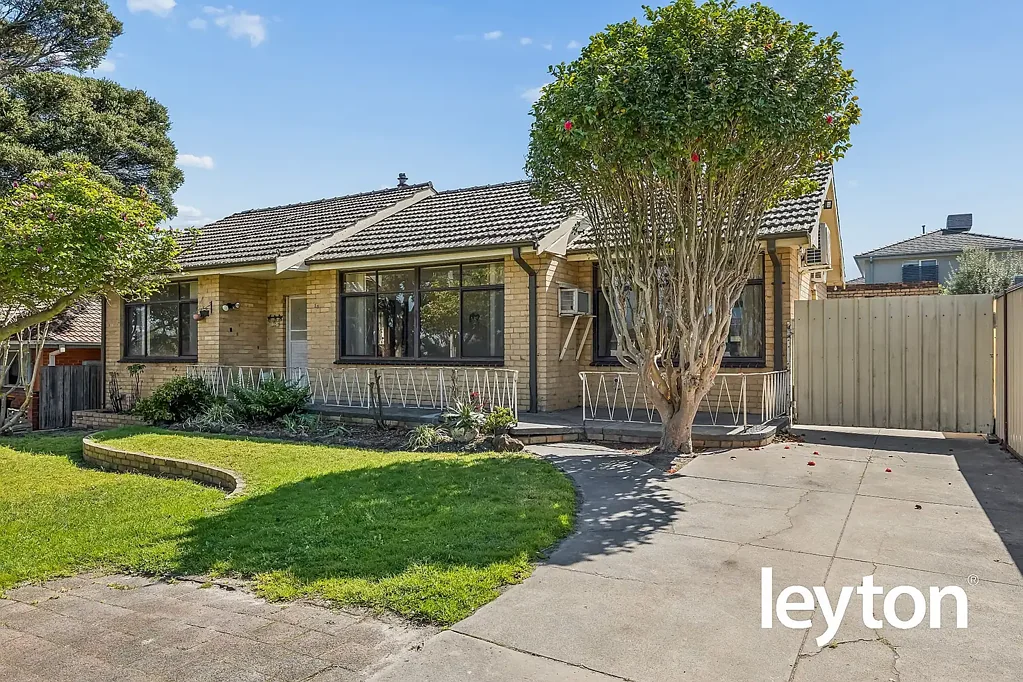Springvale 3Kwarto Wide Frontage, Exceptional Potential in Prime Springvale
