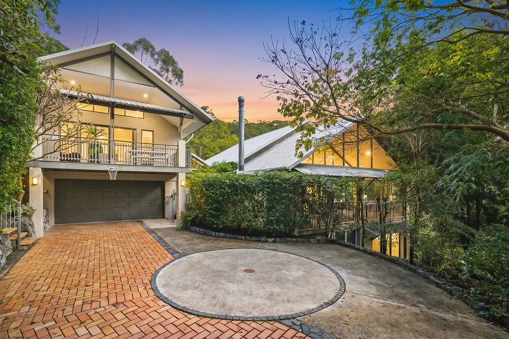 Mudgeeraba 5房  A Flexible Dual Living Residence Offering Space, Privacy and Lifestyle in Mudgeeraba
