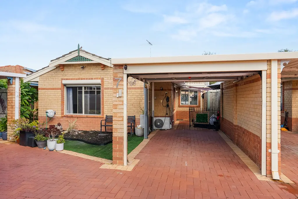 Rockingham 3房  Secure, low-maintenance living in a prime Rockingham location.