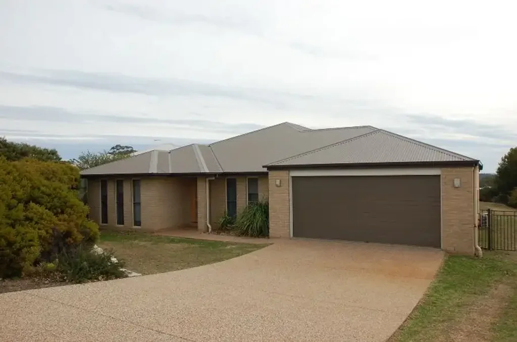 Spacious Highfields Family Home with Shed