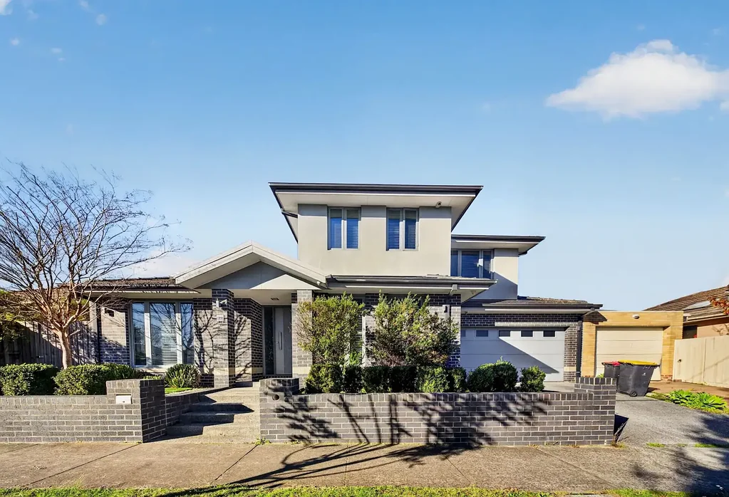 Experience Executive Family Living in the Heart of Oakleigh