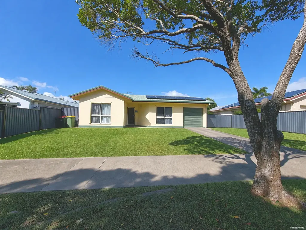 Edmonton 4房  Family Home with Shed, Side Access & 13.5kW Solar Power System